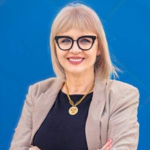 A portrait photo of a woman.